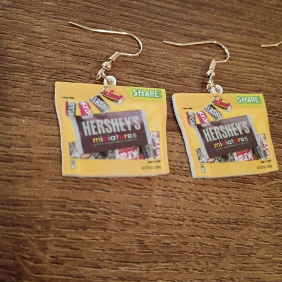 Miniature Candy Bag Dangle Earrings Lot of 2 Hersheys Butterfinger Novelty Food - Picture 7 of 7
